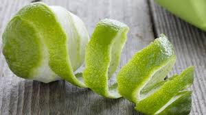 Mùi hương của vỏ bưởi có thể giúp xua đuổi một số loài côn trùng trong nhà bạn.